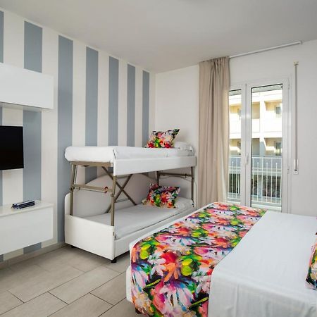 Rubino Apartments A 100Metri Dal Mare Riccione Luaran gambar