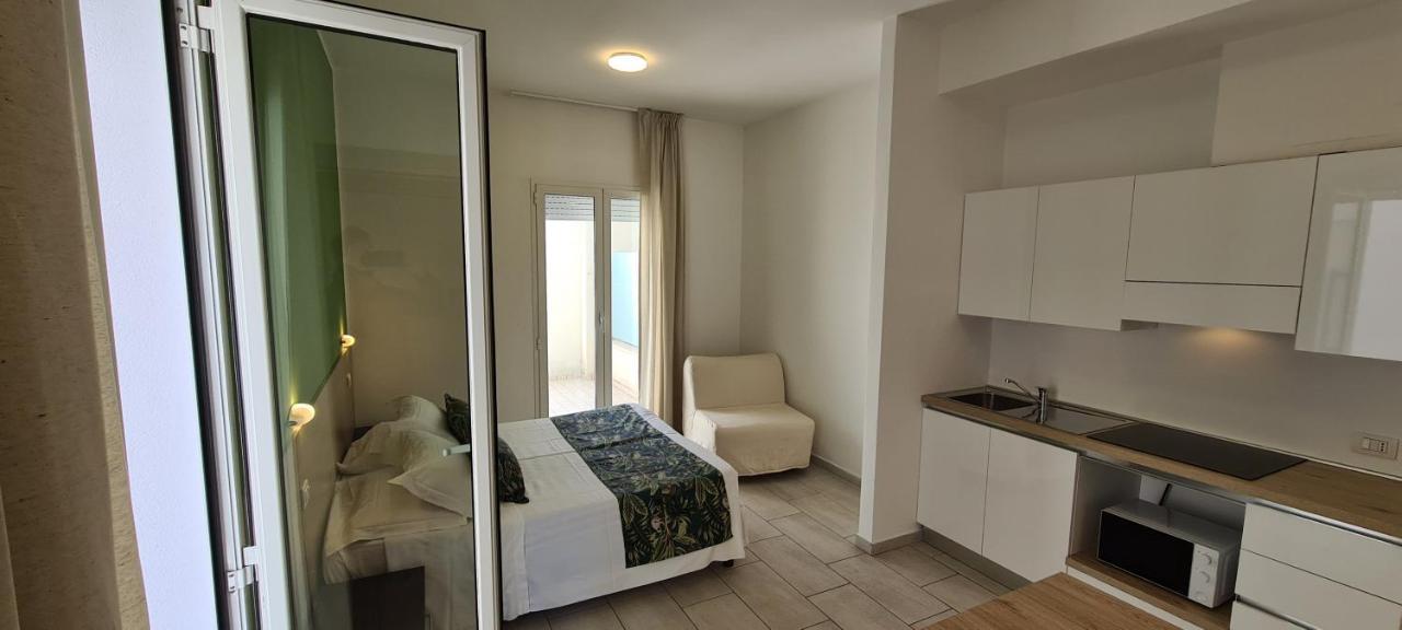 Rubino Apartments A 100Metri Dal Mare Riccione Luaran gambar