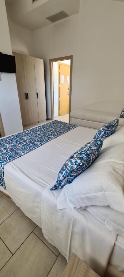 Rubino Apartments A 100Metri Dal Mare Riccione Luaran gambar