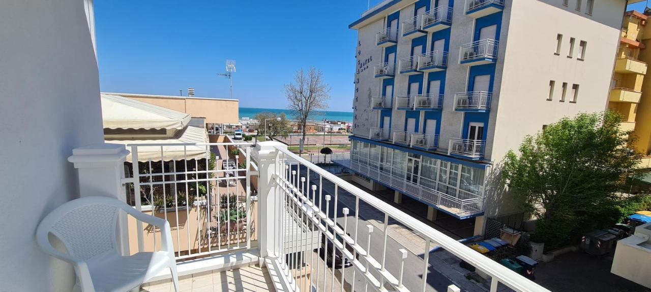 Rubino Apartments A 100Metri Dal Mare Riccione Luaran gambar