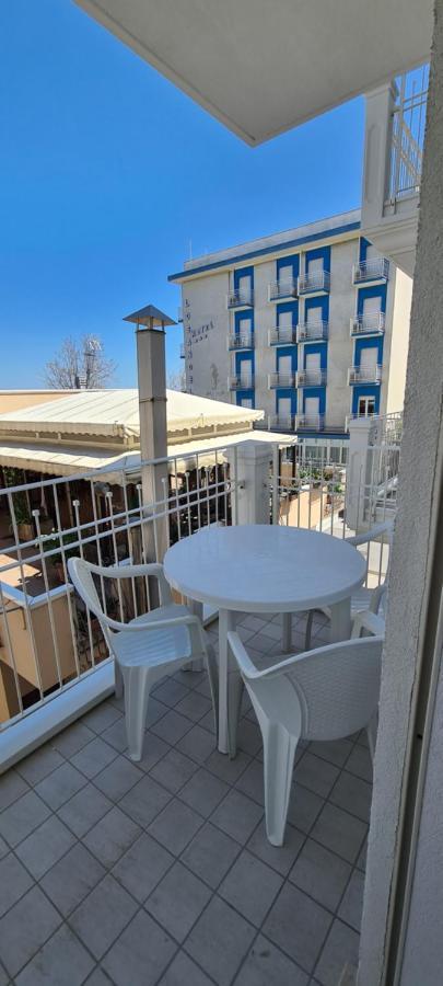 Rubino Apartments A 100Metri Dal Mare Riccione Luaran gambar