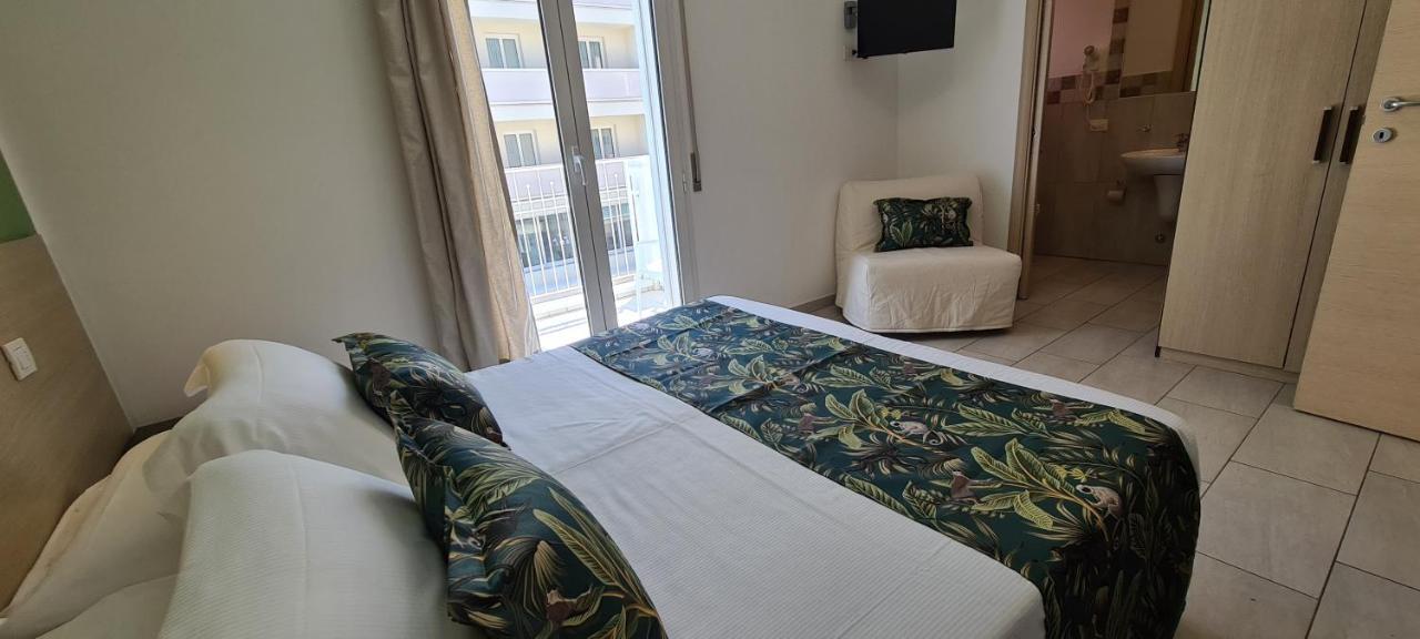 Rubino Apartments A 100Metri Dal Mare Riccione Luaran gambar