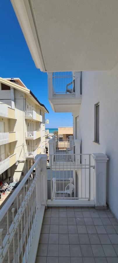 Rubino Apartments A 100Metri Dal Mare Riccione Luaran gambar