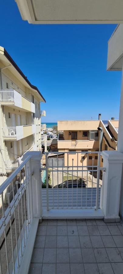 Rubino Apartments A 100Metri Dal Mare Riccione Luaran gambar
