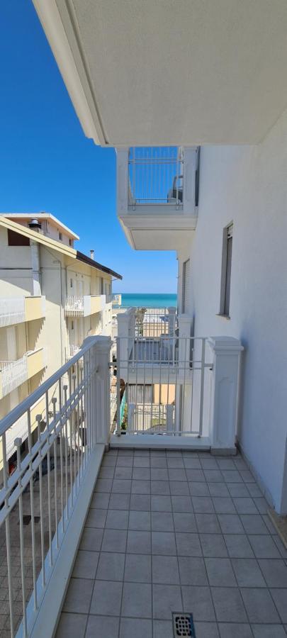 Rubino Apartments A 100Metri Dal Mare Riccione Luaran gambar