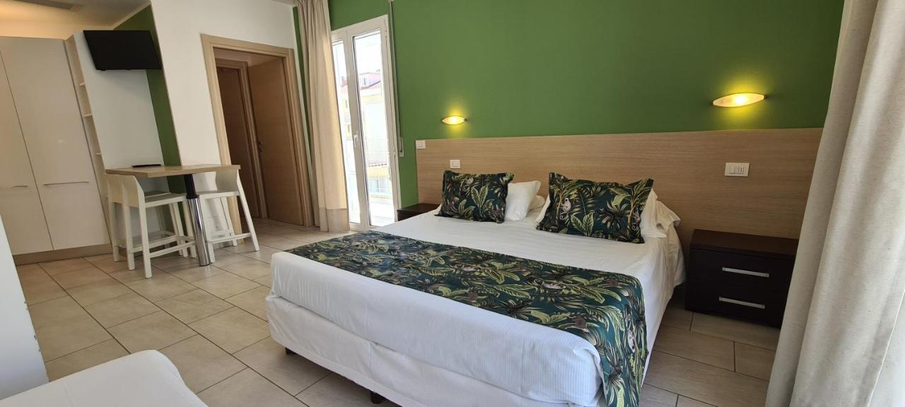 Rubino Apartments A 100Metri Dal Mare Riccione Luaran gambar