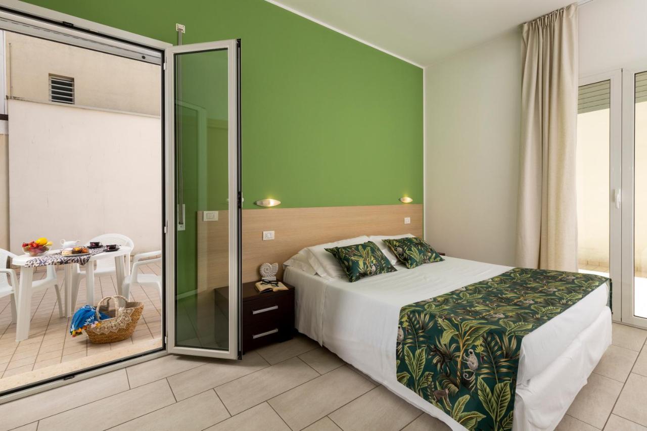 Rubino Apartments A 100Metri Dal Mare Riccione Luaran gambar