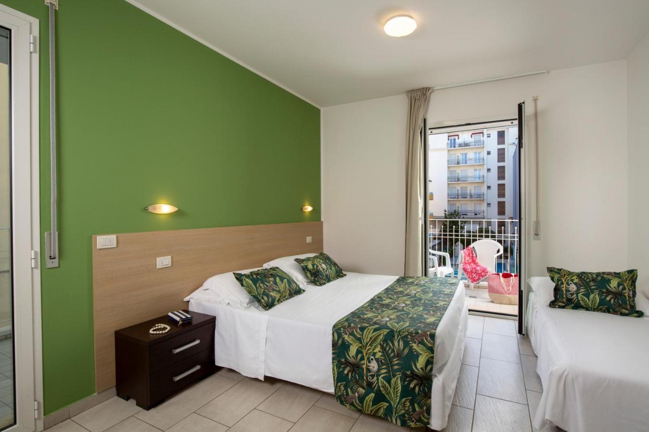 Rubino Apartments A 100Metri Dal Mare Riccione Luaran gambar