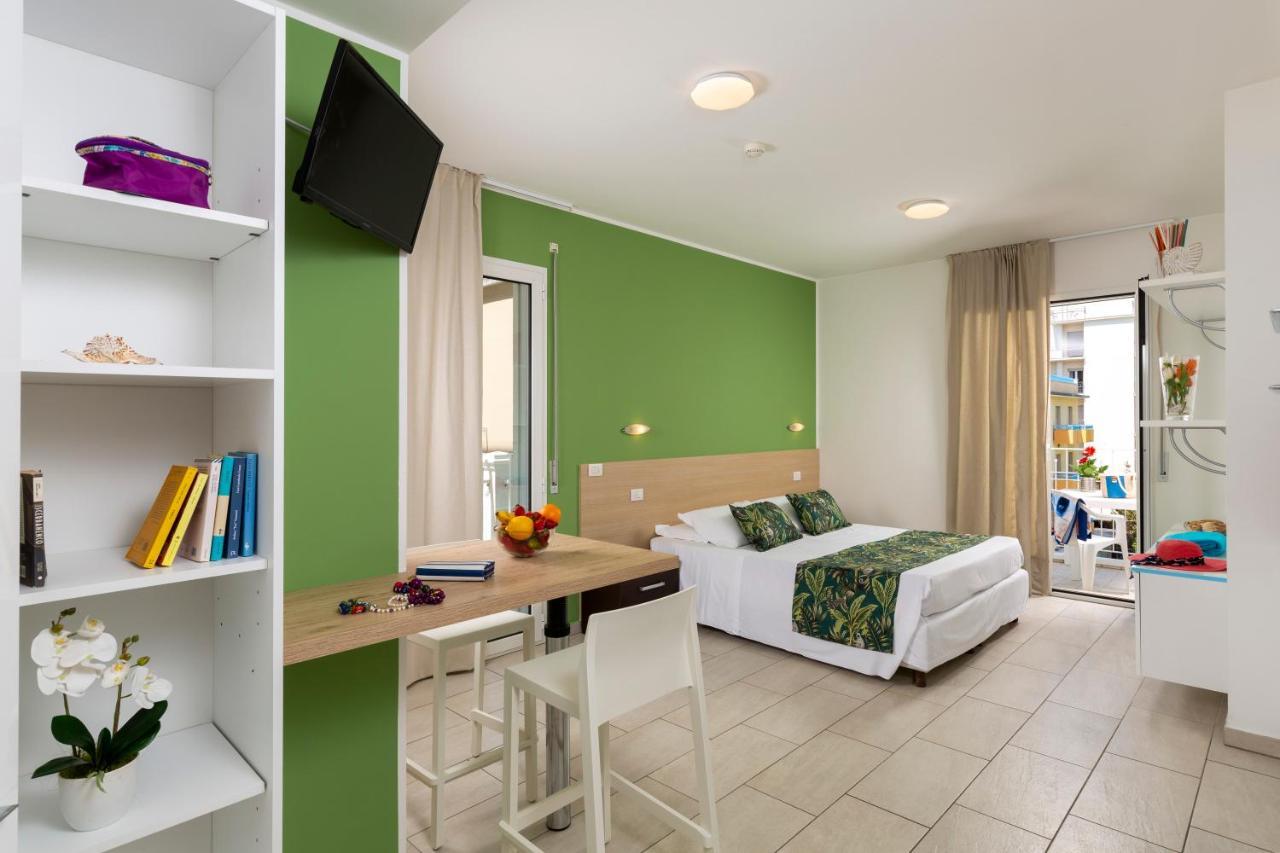 Rubino Apartments A 100Metri Dal Mare Riccione Luaran gambar