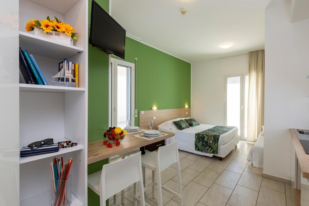 Rubino Apartments A 100Metri Dal Mare Riccione Luaran gambar