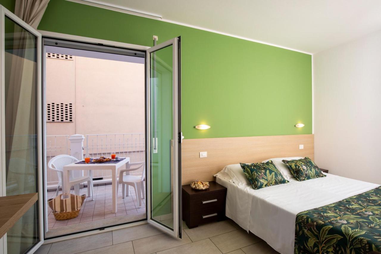 Rubino Apartments A 100Metri Dal Mare Riccione Luaran gambar