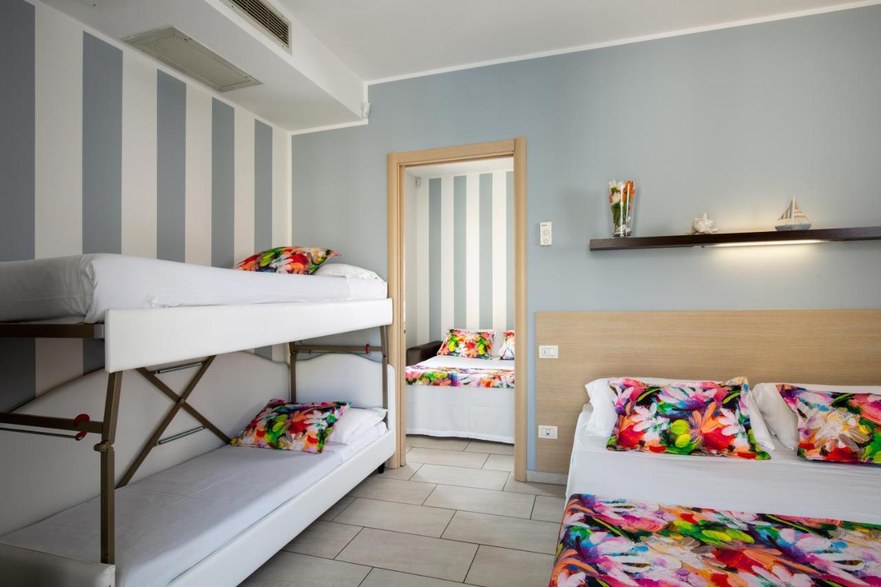 Rubino Apartments A 100Metri Dal Mare Riccione Luaran gambar