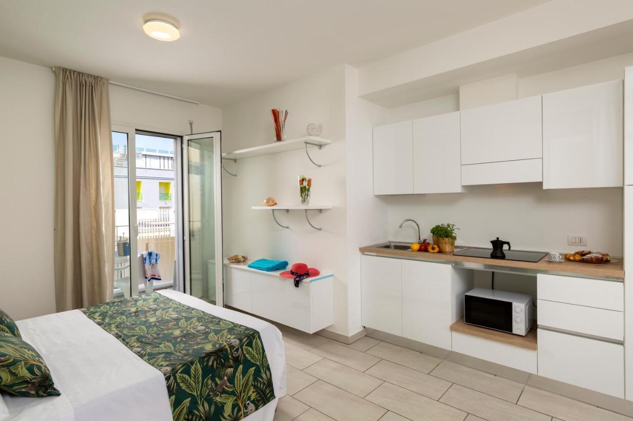Rubino Apartments A 100Metri Dal Mare Riccione Luaran gambar