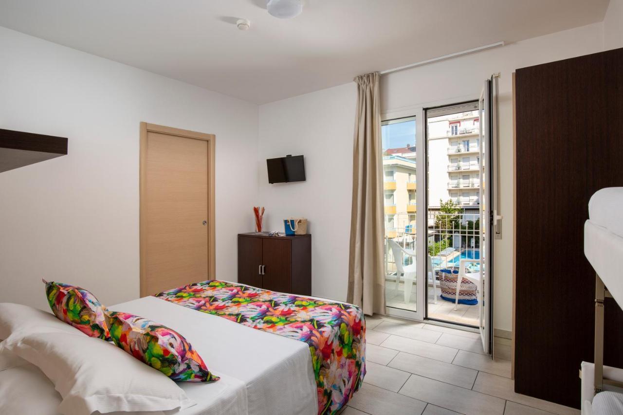 Rubino Apartments A 100Metri Dal Mare Riccione Luaran gambar
