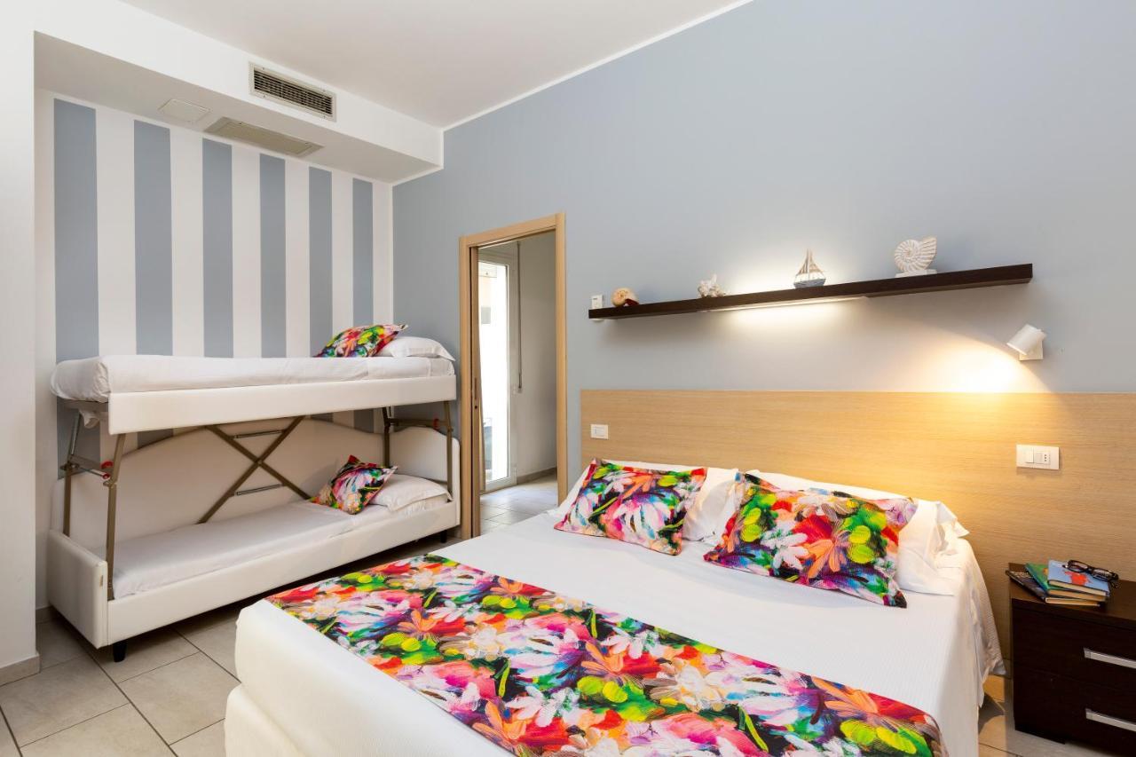 Rubino Apartments A 100Metri Dal Mare Riccione Luaran gambar
