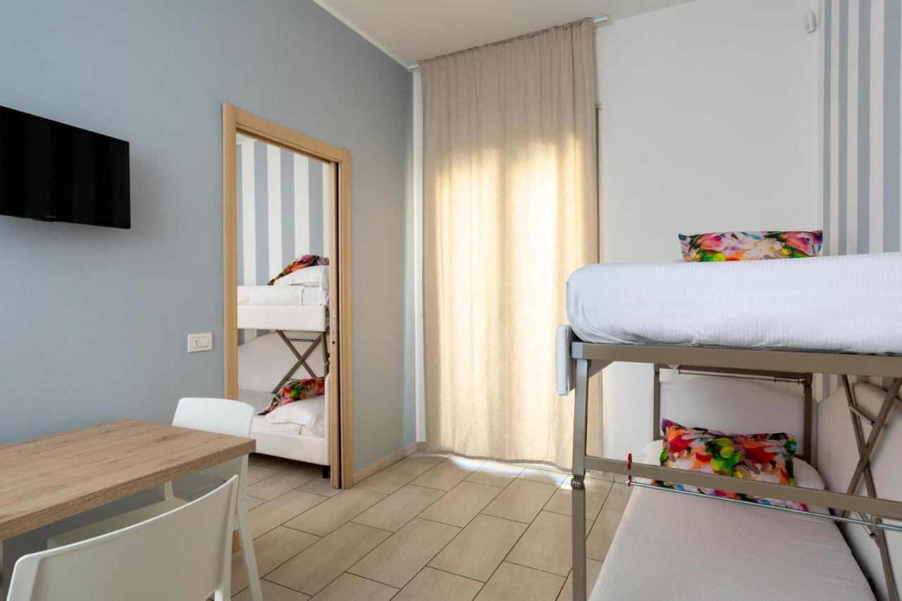 Rubino Apartments A 100Metri Dal Mare Riccione Luaran gambar